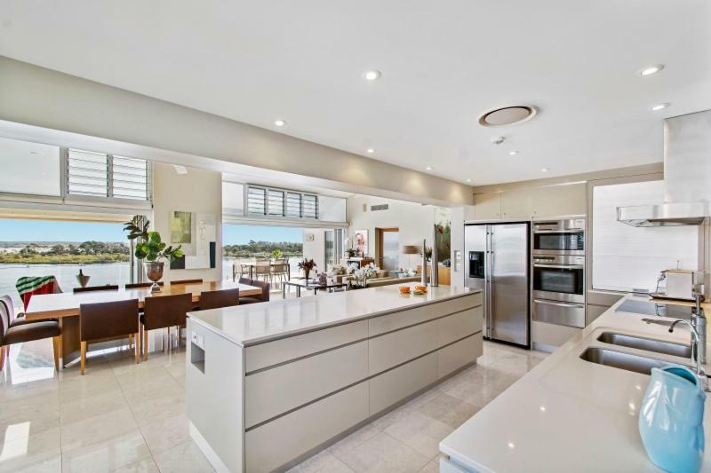 Noosa Quays Aparthotel ภายนอก รูปภาพ